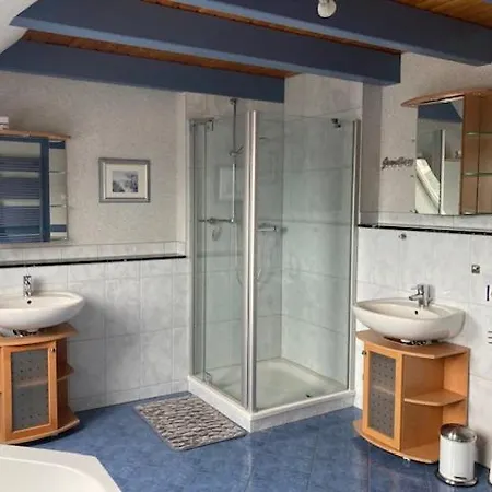 Zum Yachthafen 3* Waren