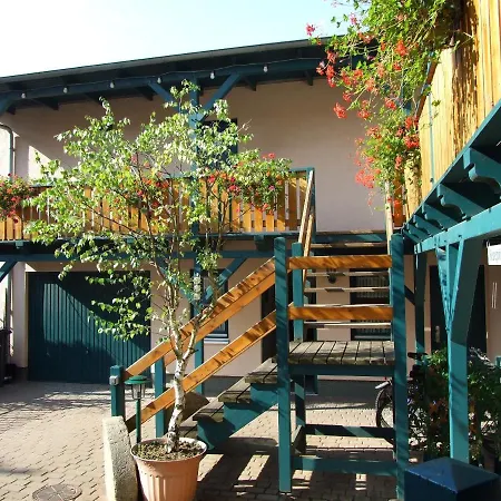 Zum Yachthafen Vendégház 3*